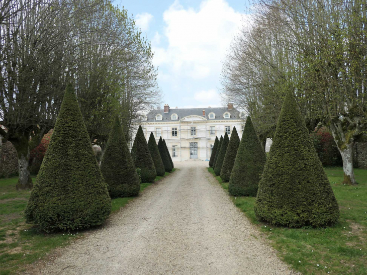 Le château de Villeneuve les Maillets - Saint-Barthélemy