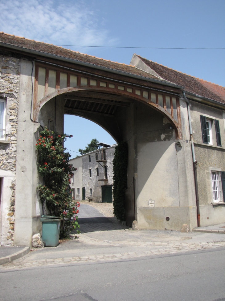 SAINT MARD-Porche rue de la Mairie - Saint-Mard