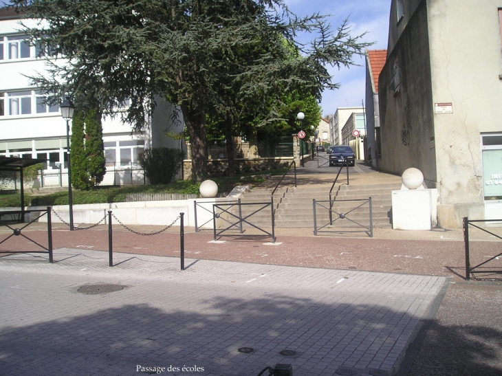 Passage Clemenceau(des écoles des filles) - Thorigny-sur-Marne