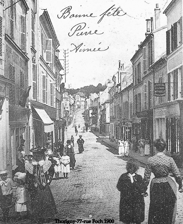 Rue Maréchal Foch ,au loint la rue de la Madeleine - Thorigny-sur-Marne