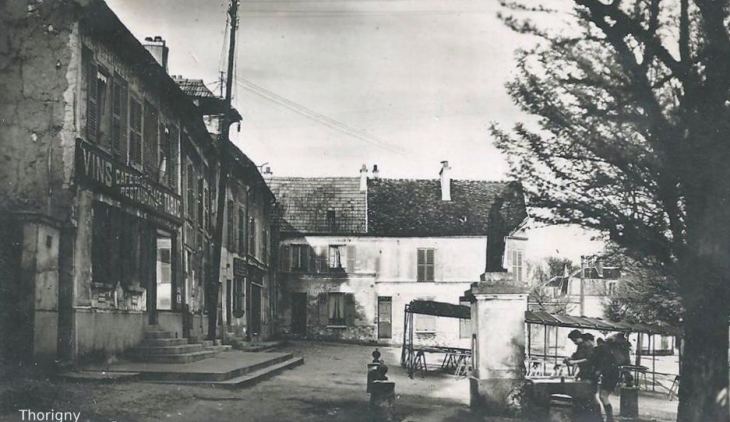 Place du Général leclerc (place de l'église) - Thorigny-sur-Marne