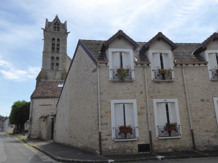 Vers l'église - Ury