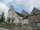 près de l'église