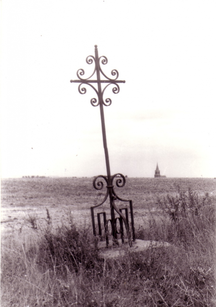 Croix de St Martin ou Croix du Sabot : DJP - Villuis