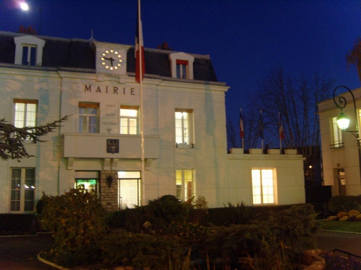 La mairie de Neuilly Plaisance de nuit - Neuilly-Plaisance