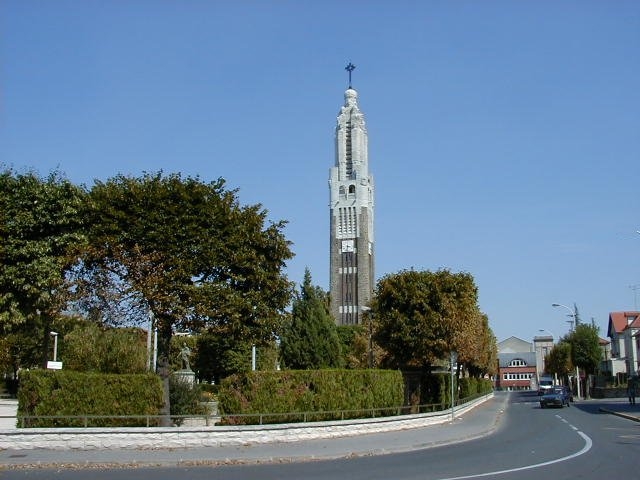 Le square et l'Eglise St-Louis - Villemomble