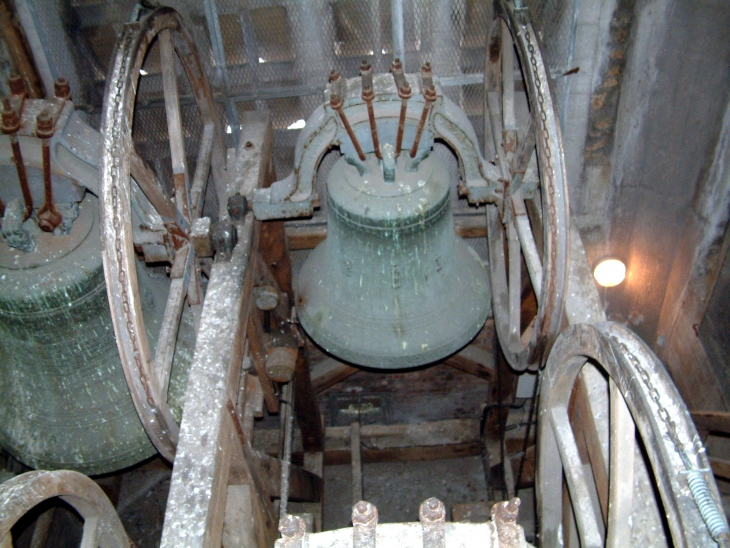 La cloche de l'Eglise St-Louis - Villemomble