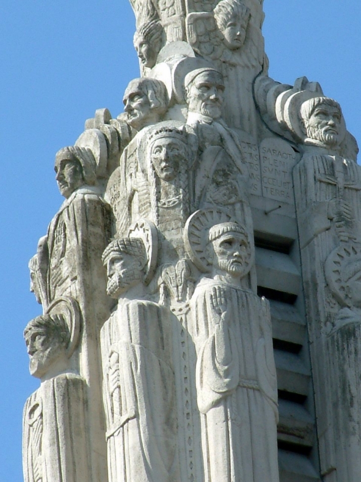 Détail du campanile de l'Eglise St-Louis de villemomble, n°2