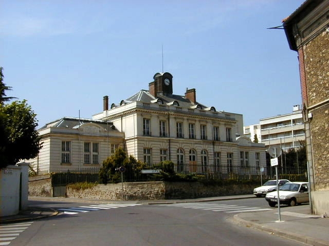 Le château Seigneurial de villemomble vu de dos (ancienne mairie)