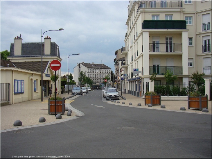 Place de la gare avec la rue du Commandant Manoukian - Deuil-la-Barre