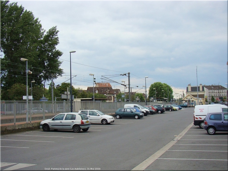 Parking des aubépines et la gare de Deuil-Montmagny - Deuil-la-Barre