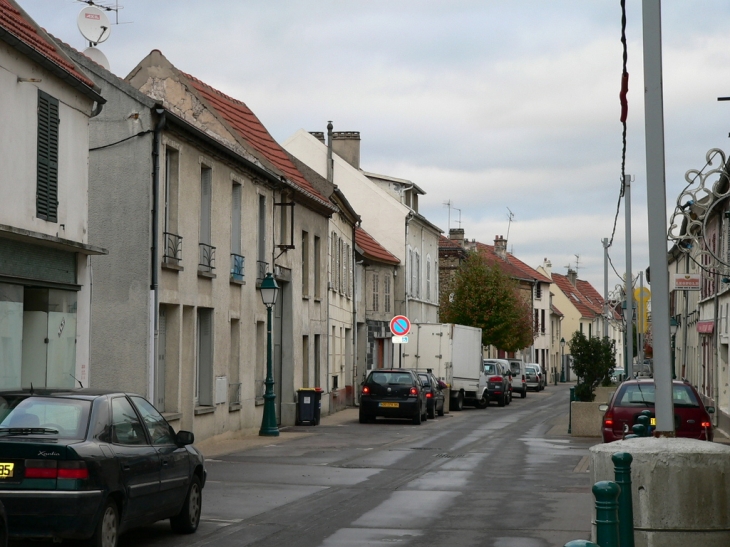 Rue Marcel Bourgogne anciennement rue des menées - Garges-lès-Gonesse