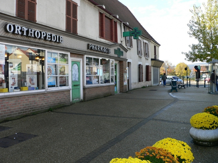 Vieux pays: La pharmacie de la rue de Verdun - Garges-lès-Gonesse