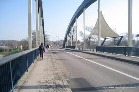 Le pont de neuville a jouy le moutier - Jouy-le-Moutier