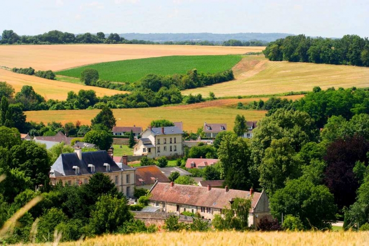 Vue de Labbeville prise près de la statue de la vierge