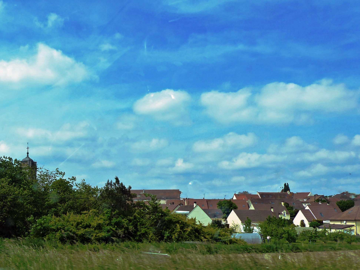 Vue sur le clocher - Le Mesnil-Aubry