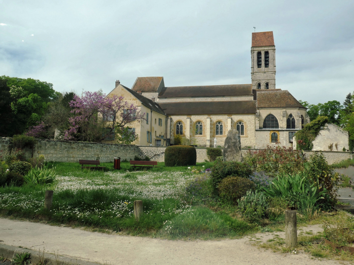 L'église dans le parc - Luzarches