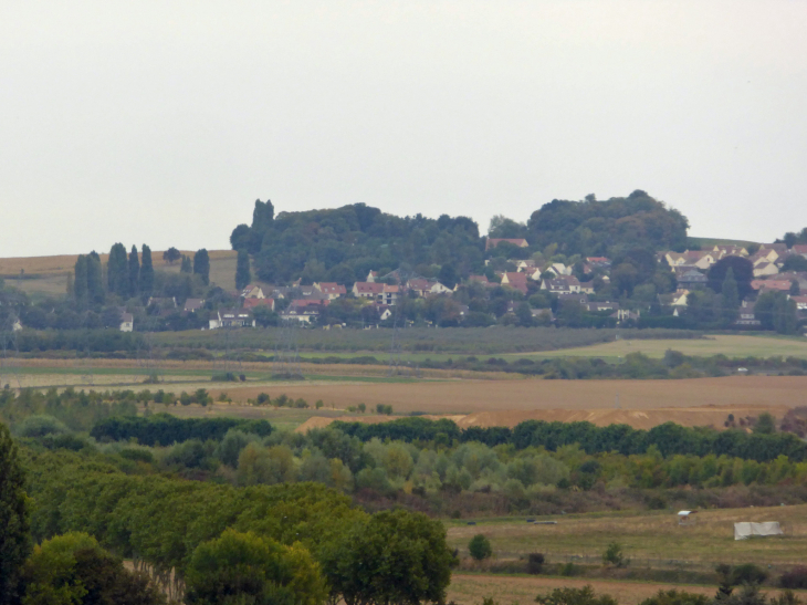 Le village vu de la terrasse du château d'Ecouen - Mareil-en-France