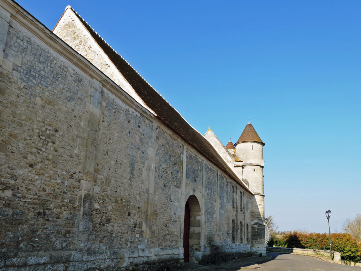 Le manoir fortifié - Moussy