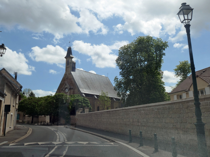 Vers l'église - Neuville-sur-Oise