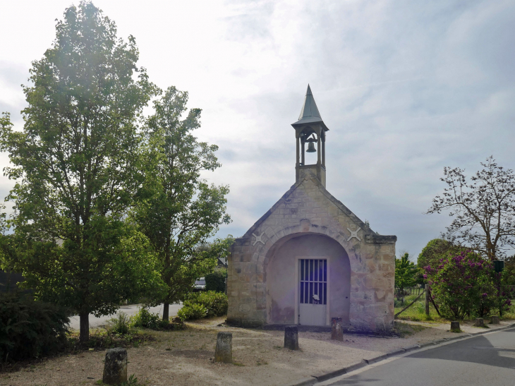 La chapelle à l'entrée du village - Seugy