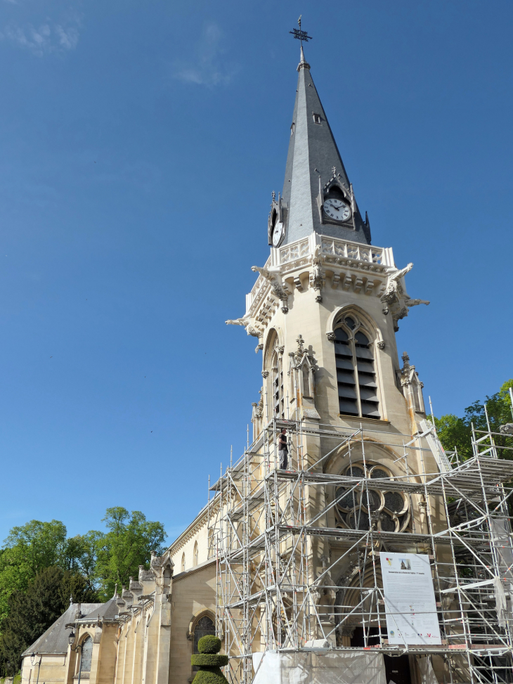 L'église en cours de rénovation - Vigny