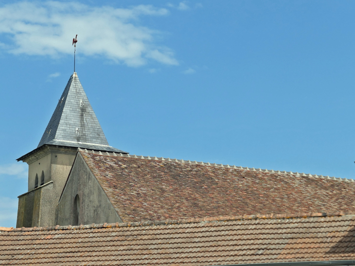 Vue sur le toit et le clocher de l'église - Villiers-le-Sec