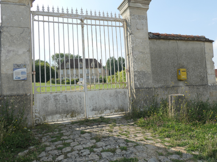 Le château d'Hazeville - Wy-dit-Joli-Village