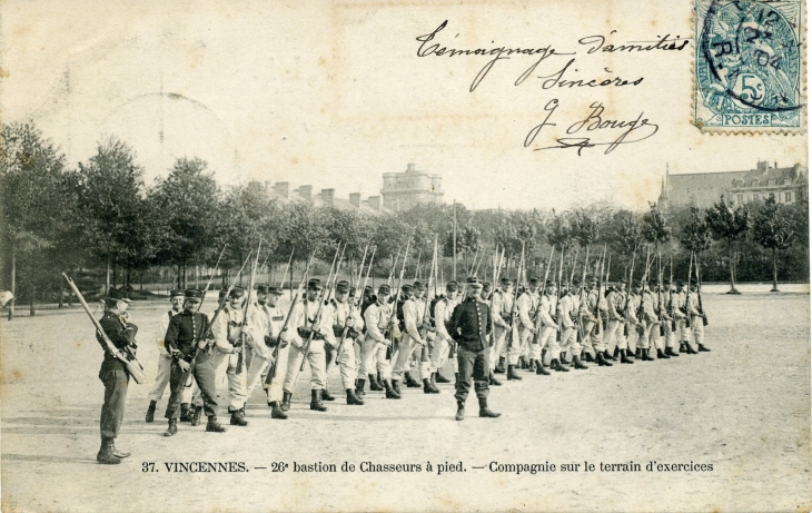 26° bastion de Chasseurs à pied - Compagnie sur le terrain d'exercices (carte postale de 1905) - Vincennes