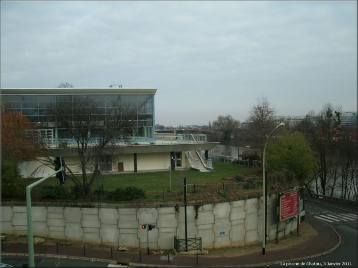 La piscine de Chatou face à la Seine