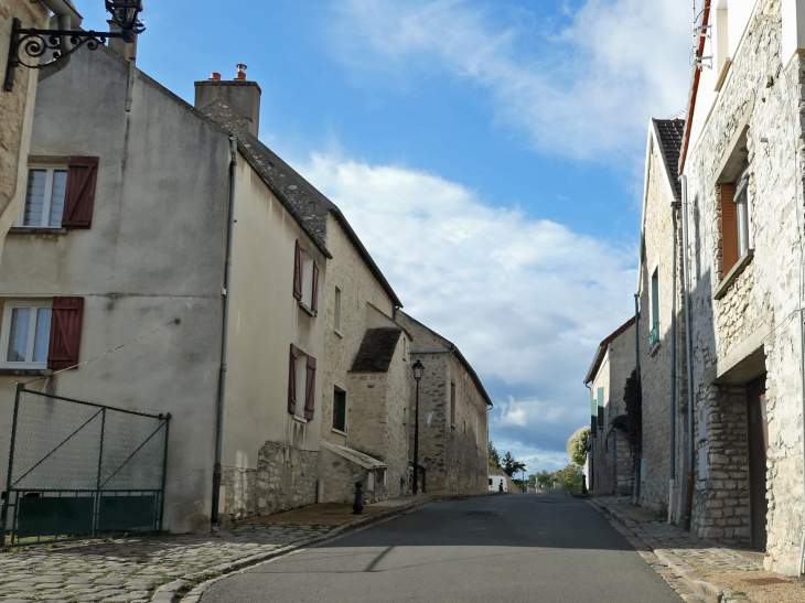 Une rue du village - Chavenay