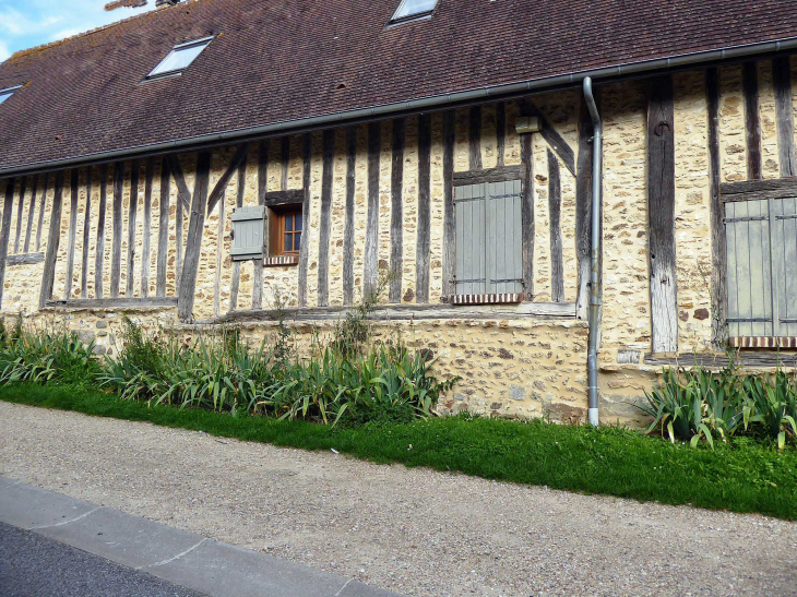 Maison à colombages - Civry-la-Forêt