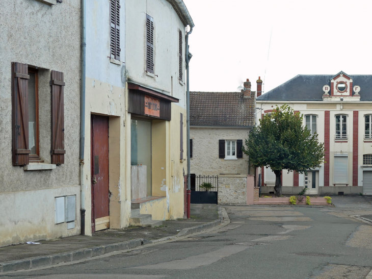 Vers l'ancienne mairie - Ecquevilly