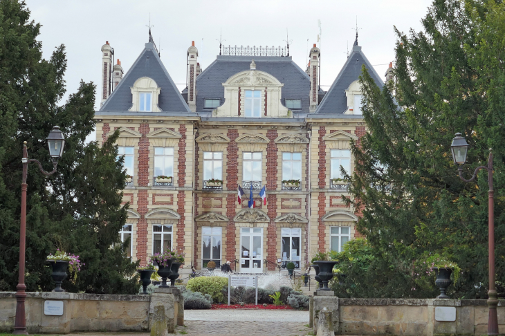 Le château hôtel de ville - Ecquevilly