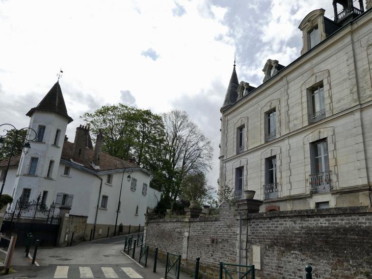 Les deux châteaux - Hardricourt