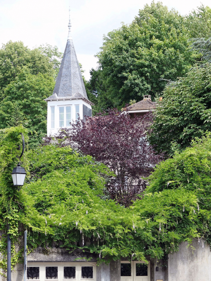 Belle demeure dans un parc - L'Étang-la-Ville