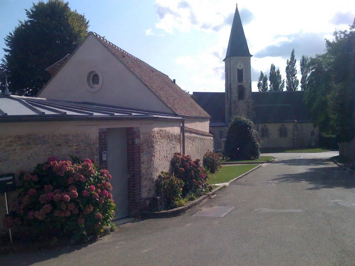 Place de l'église route de Grandchamp - La Hauteville