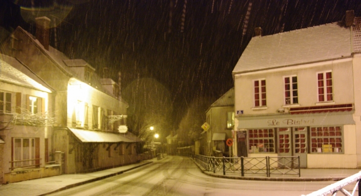 Les Mesnuls centre sous la neige