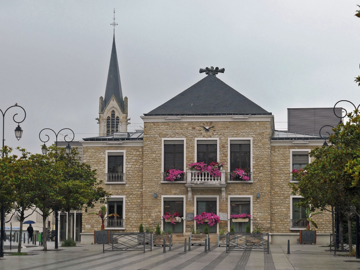 La mairie et le clocher - Les Mureaux