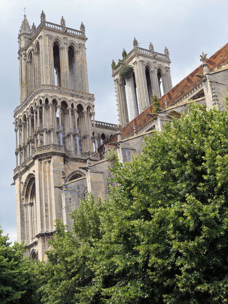 La collégiale Notre dame  : les clochers - Mantes-la-Jolie