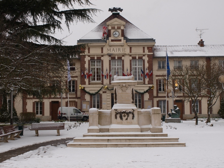 Mairie de Mantes-la-Ville sous la neige