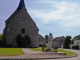 le monument aux morts devant l'église