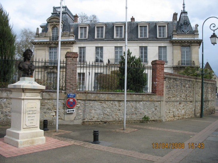 Plaisir, l'Hôtel-De-Ville