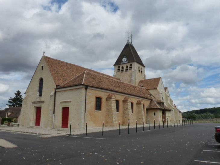 L'église Saint Pierre - Plaisir