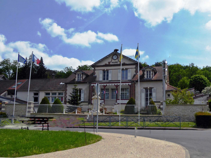 La mairie - Poigny-la-Forêt