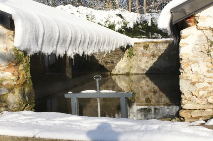 Le Lavoir sous la neige - Raizeux