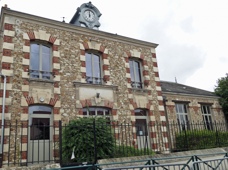 La mairie - Saulx-Marchais