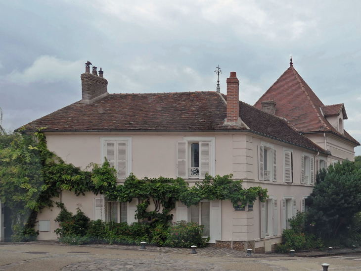 Maison dans le village - Thiverval-Grignon