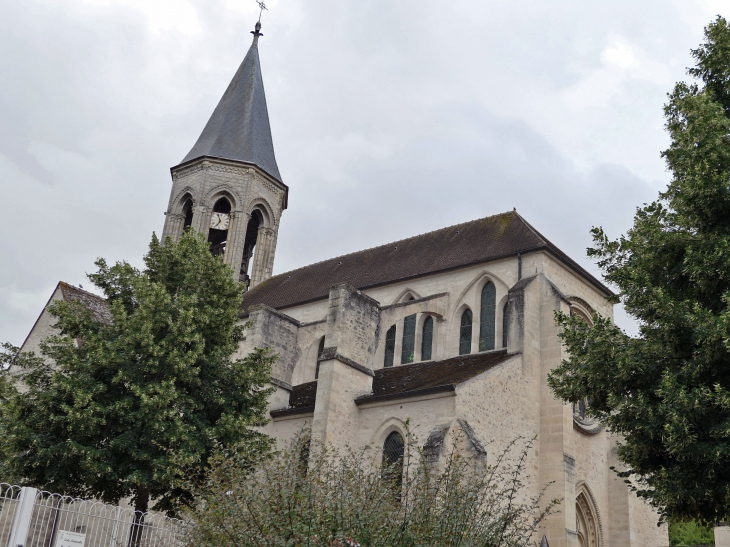 L'église - Thiverval-Grignon