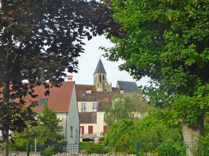 L'église vue des bords de Seine - Triel-sur-Seine